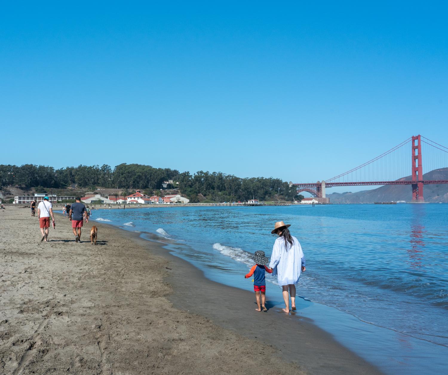 Golden Gate and people in foreground