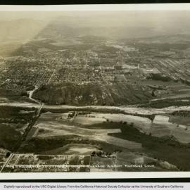 1932_March_Aerial_view_of_the_Riverside_Airport_showing_a_mountain_ridge_at_center_in_front_of_a_residential_area.jpg