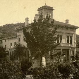 Muir_House_MtWanda_bkgd.jpg